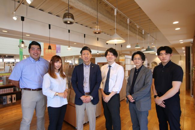 初めまして!マーケティング室の舟橋です。ライトハウススタッフの写真を撮影しました。