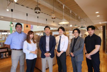 初めまして！マーケティング室の舟橋です。ライトハウススタッフの写真を撮影しました。