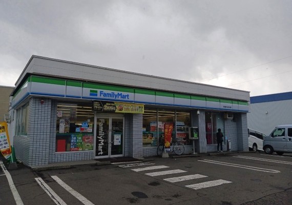 ファミリーマート 札幌宮の森中央店