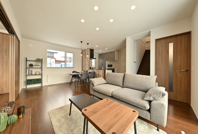 玄関収納もWICも完備!すっきり暮らす開放的なお家【dark】|...